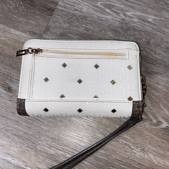 SOLD - GUESS Purse & Wallet - Picture 4 of 7